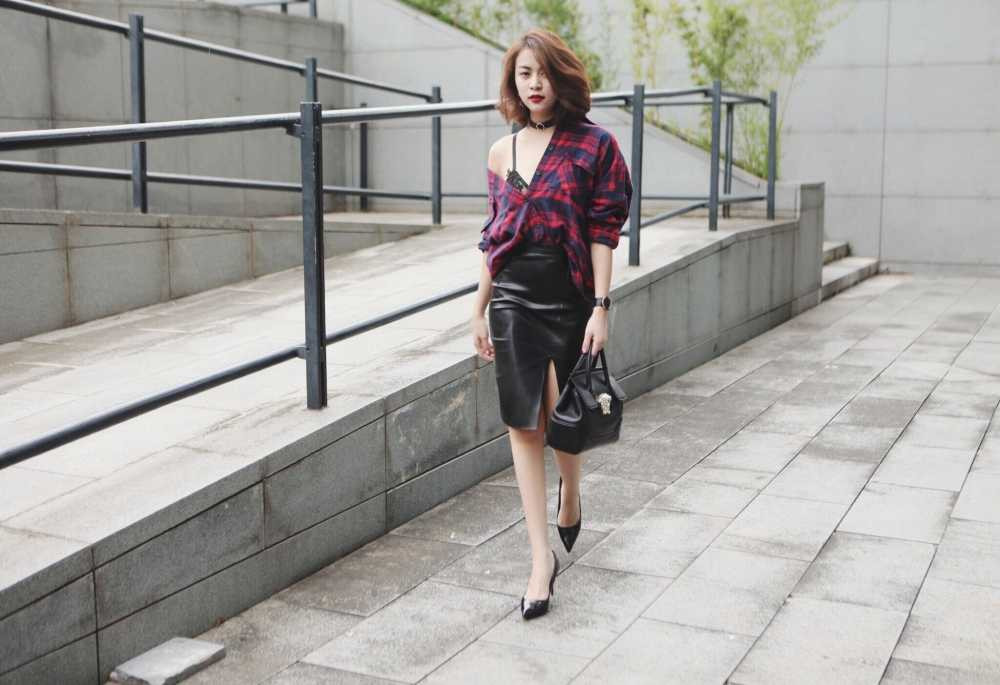 Với bộ ảnh lần này, Hoàng Thuỳ Linh mong muốn mang đến một cái nhìn mới cho người hâm mộ, vẫn một phong cách năng động, trẻ trung nhưng rất khác lạ.