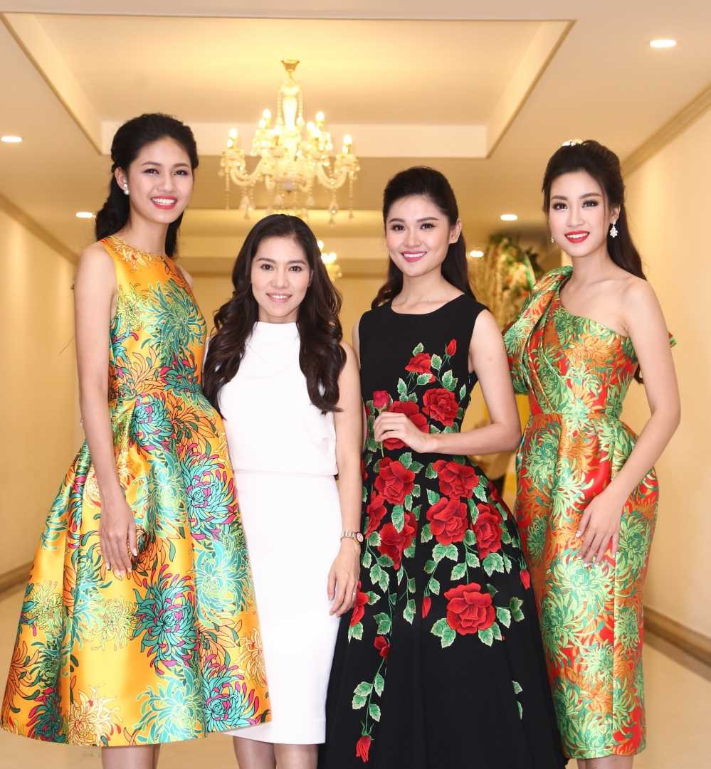 Luôn hướng tới cộng động và mang đến những cộng hưởng tốt nhất cho xã hội, sau khi đăng quang, các cô gái của Hoa hậu Việt Nam đã có những trải nghiệm thú vị với các hoạt động thiện nguyên ý nghĩa. Song hành với các hoạt động cộng đồng, Hoa hậu Đỗ Mỹ Linh và Á hậu Thanh Tú còn hoàn thành xuất sắc nhiệm vụ quảng bá du lịch cho đất nước Việt Nam thông qua chương trình Svietnam.