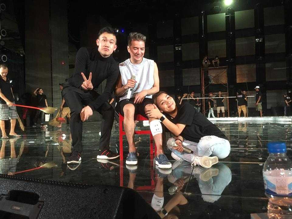 14479561_704438283065982_