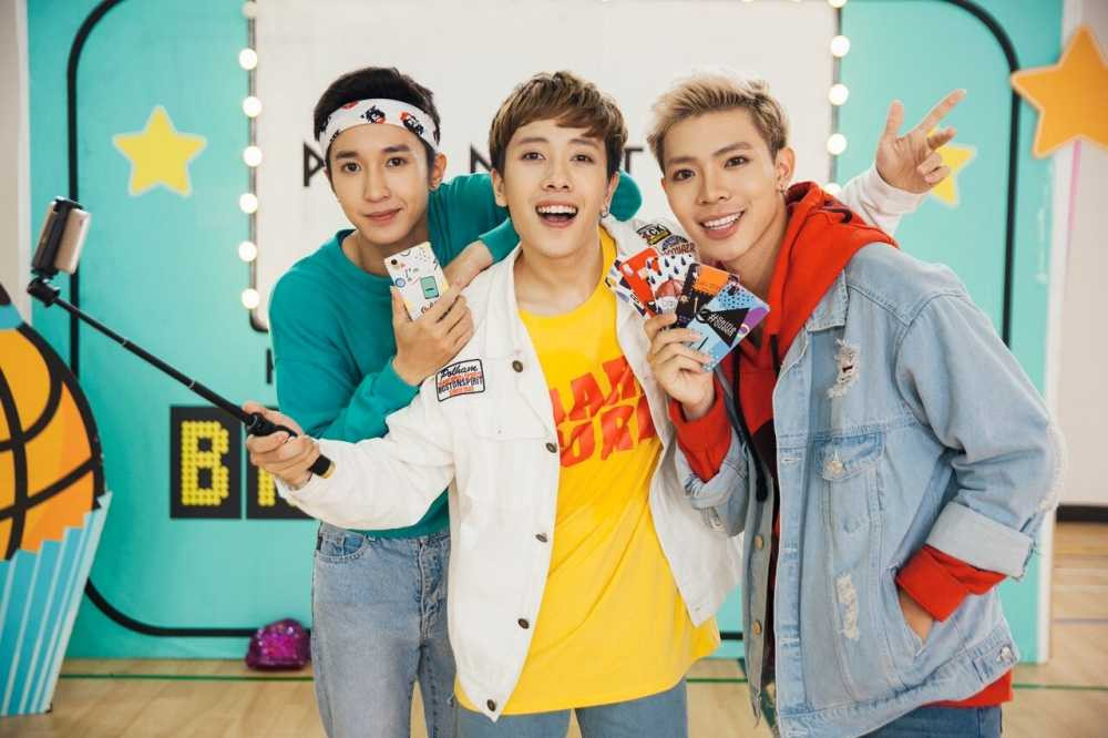 Được lên ý tưởng và bấm máy trong thời gian khá gấp rút nhưng không vì thế mà MV Baby baby phiên bản 2.0 xuề xòa và cẩu thả. Trái lại, phiên bản mới này được đầu tư về mặt hình ảnh lung linh và hoành tráng không thua kém phiên bản đầu tiên.