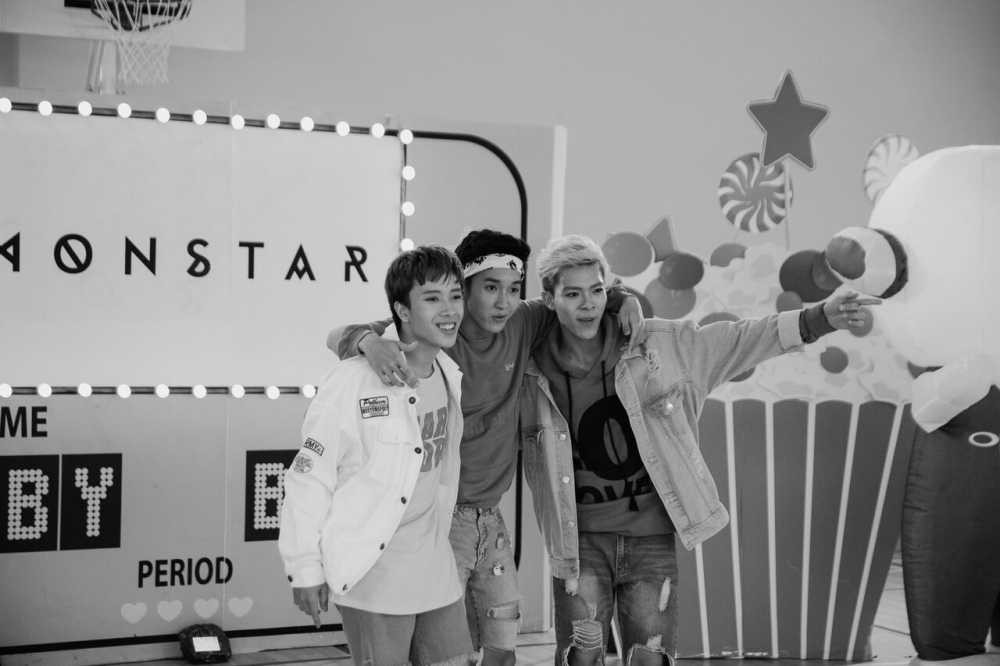 Monstar đã may mắn được một tập đoàn lớp của Hàn Quốc lựa chọn để quảng bá du lịch Hàn Quốc trong thời gian sắp tới. Không chỉ đi tham quan du lịch và giao lưu, nhóm còn thực hiện những công việc chuẩn bị cho dự án âm nhạc sắp ra mắt.