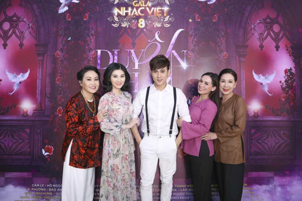 Ngoài giọng ca “Phải lòng con gái Bến Tre”, Nguyên Vũ còn mời thêm 3 nghệ sĩ khác tham gia chung tiết mục gồm: NSƯT Kim Xuân, NSƯT Quế Trân và Thanh Hằng