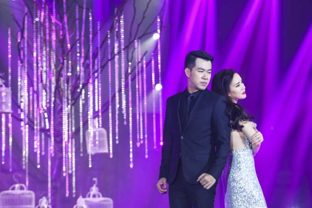 Vy Oanh - Hồ Trung Dũng có dịp giới thiệu đến công chúng yêu nhạc bài hát mới được sáng tác dành riêng cho chương trình mang tên “Lựa chọn trong tim”. Bài hát được cả 2 thể hiện lãng mạn, nồng nàn trên sân khấu