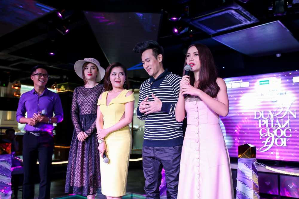 YEN TRANG CHIA SE VE SU GAN BO CUNG GALA NHAC VIET