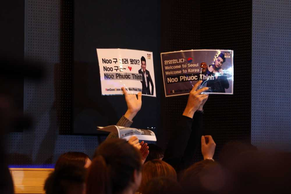 Ngay khi đến Seoul vào trưa hôm qua, Noo Phước Thịnh có buổi tham quan và gặp gỡ lãnh đạo đơn vị đã tiến cử anh tham gia Asia Song Festival 2016.