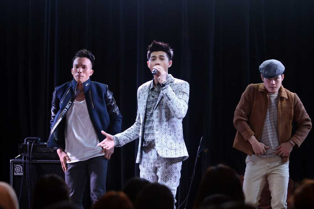 Cũng trong fan-meeting, Noo Phước Thịnh đã gửi đến fan loạt bản hit đình đám của mình như: Cause I love you, I don\'t belive in you, Mãi mãi bên nhau, Gạt đi nước mắt, Lặng thầm... Nam ca sĩ đã hát thêm ngoài kịch bản theo yêu cầu của fan.