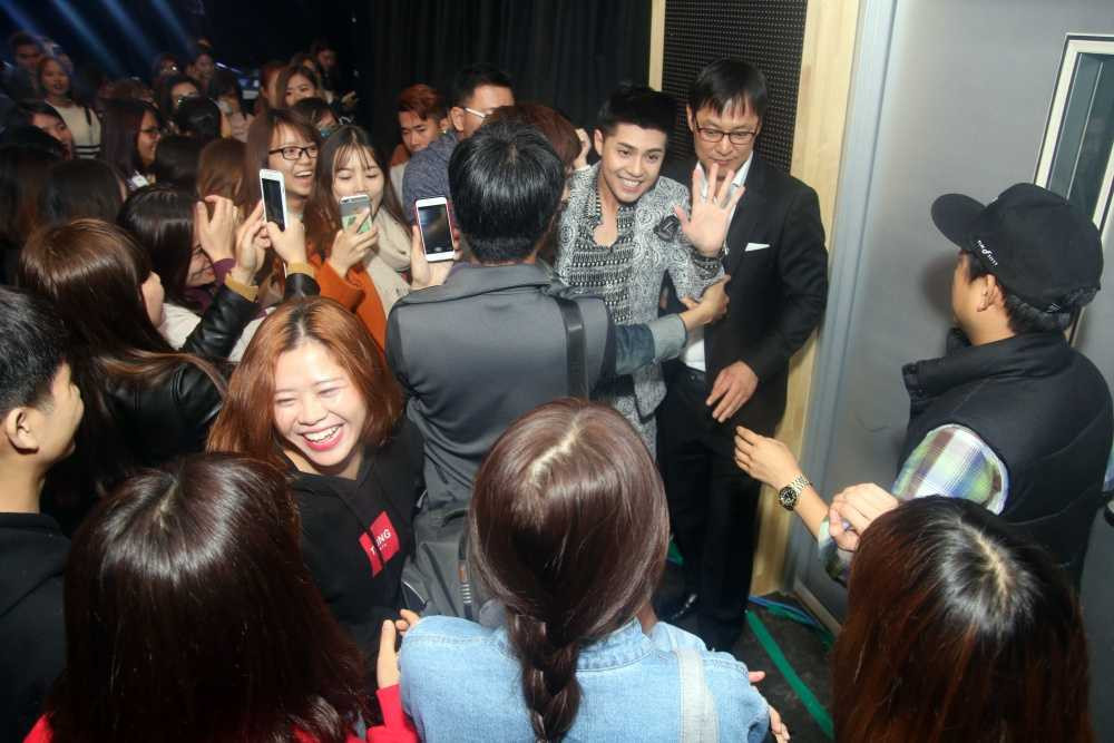 Sau hai màn biểu diễn thành công ấn tượng tại Asia Song Festival 2016 và nhận được vô số lời khen tặng từ báo giới, khán giả trong lẫn ngoài nước, Noo Phước Thịnh đã từ Busan về lại Seoul ngay ngày hôm sau để tiếp tục các hoạt động của mình ở Hàn Quốc.