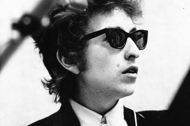 FrancoiseHardynguoiphunutrongthocuaBobDylan_ellevietnam06
