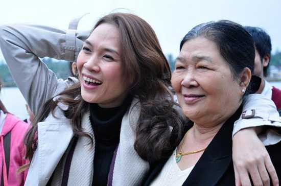 ngam-hinh-anh-ngot-ngao-cua-sao-viet-ben-bo-me