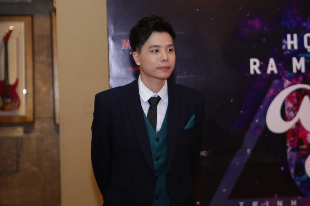 Vào chiều ngày 19/10, Trịnh Thăng Bình đã tổ chức họp báo ra mắt album mới mang tên “Anh, em và ai”. 