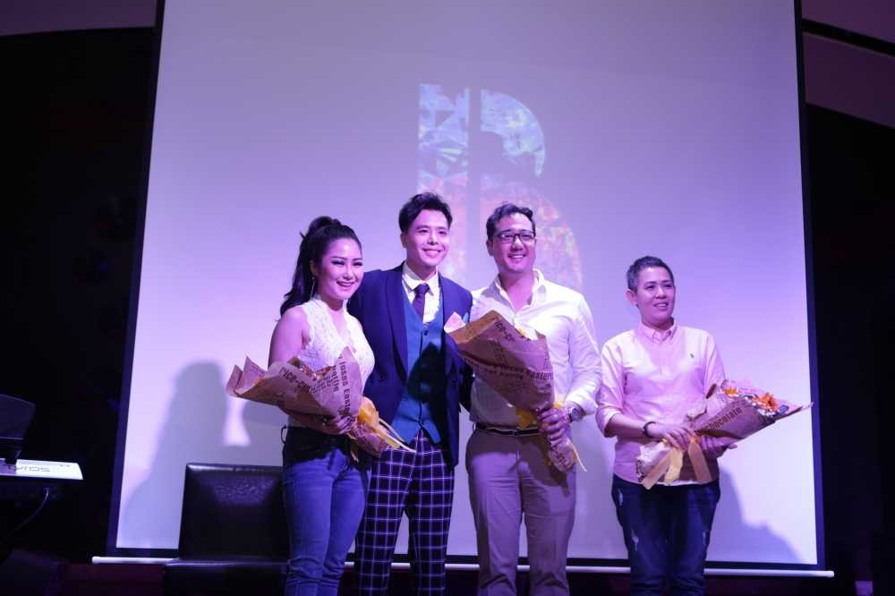 “Anh, em và ai” là album mang nhiều màu sắc âm nhạc khác nhau, thể hiện sự đa dạng ở khả năng sáng tác và xử lý ca khúc của Trịnh Thăng Bình. 