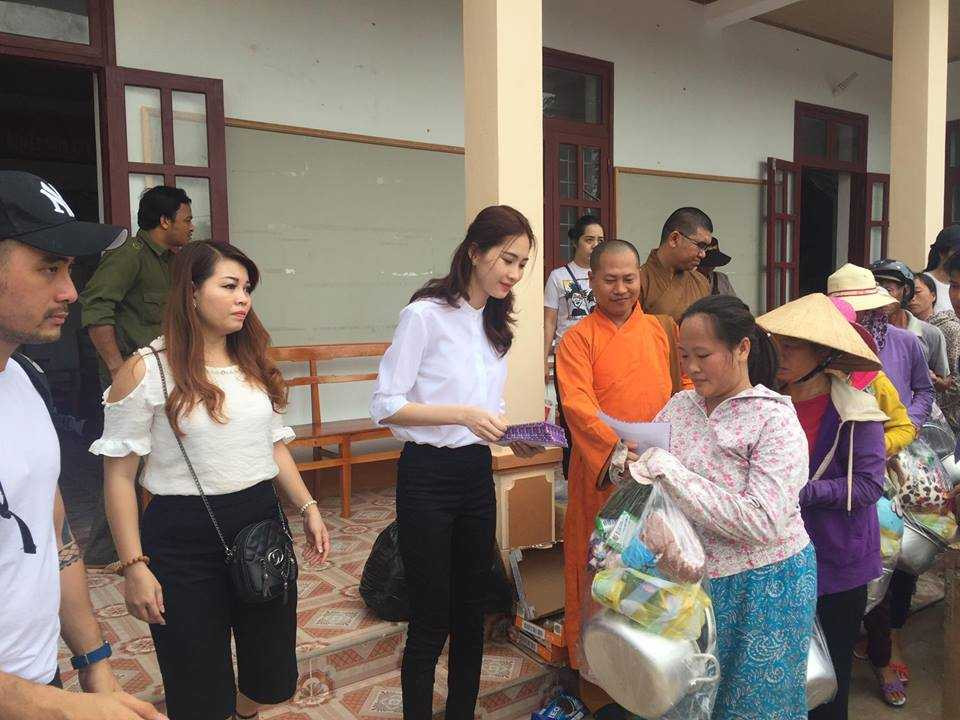 14729110_1235501696537520