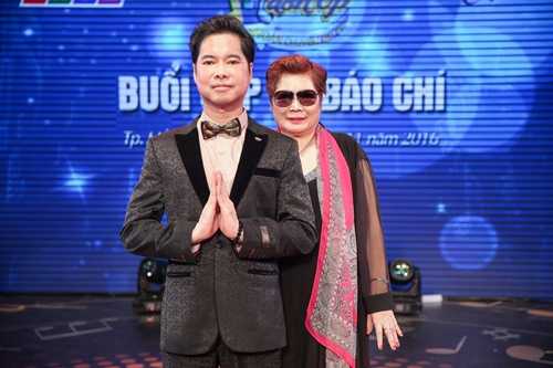 Ngọc Sơn được mẹ ủng hộ trong lần đầu đi thi (Hình 24h)