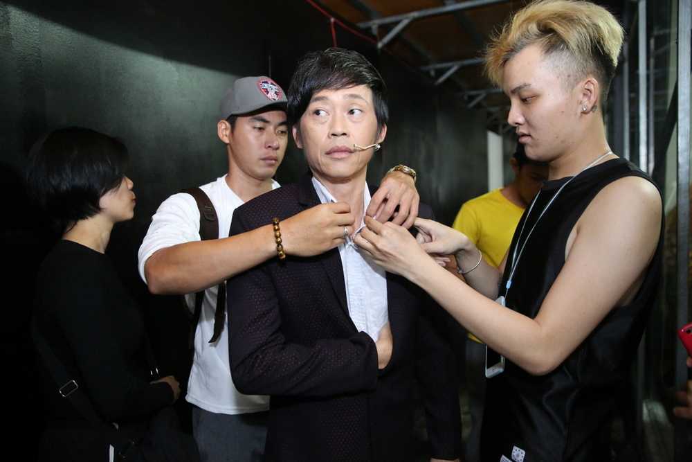 Hau truong NSUT Hoai Linh(3)