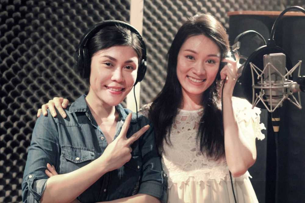 Minh Thư - Uyên Trang: Với Đoản ca xuân thì đây là lần đầu tiên cả 2 giọng nữ này kết hợp vừa hát vừa múa dân gian, cả 2 đã dành thời gian tập rất nhiều cho tiết mục thú vị này.