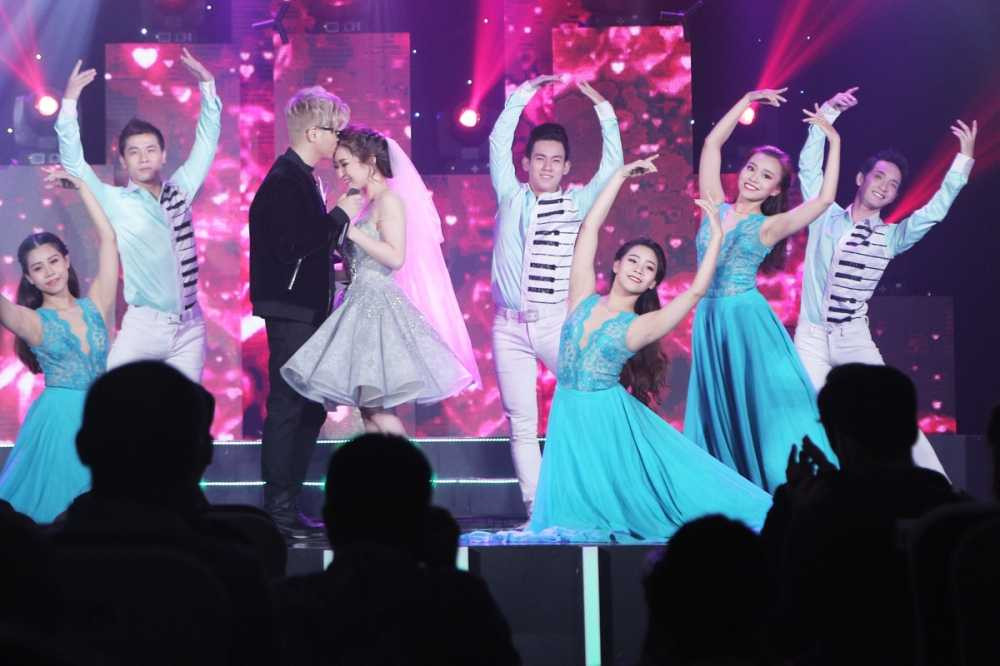 06 BUI ANH TUAN - HUONG T