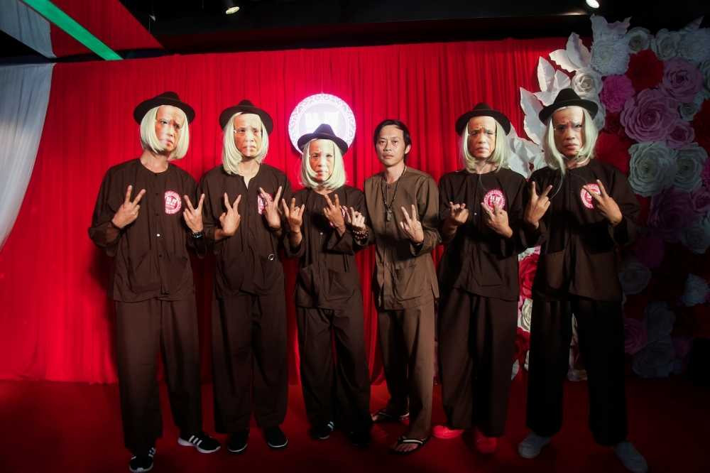 Hoai Linh va ban sao