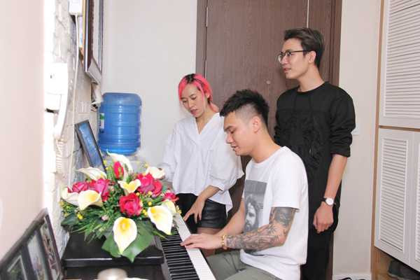 Khac Viet tap hat cho Pha