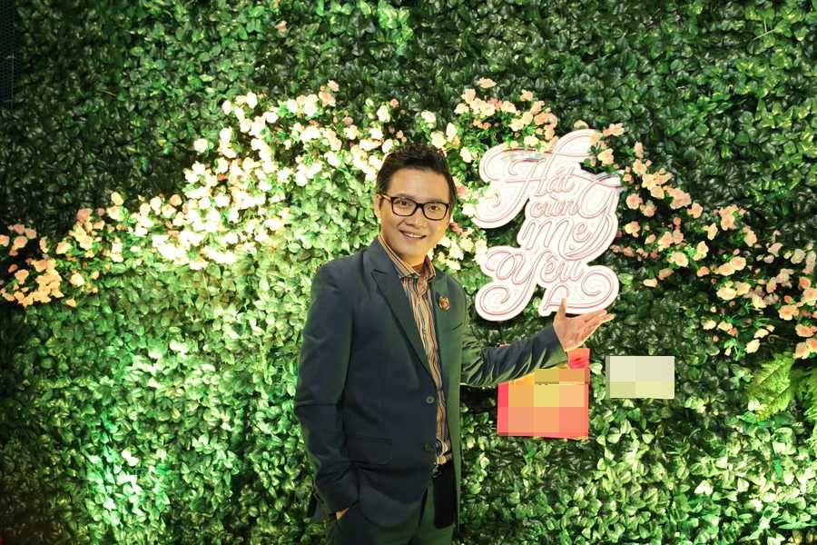 1. Host - MC Phuoc Lap trong buoi Hop bao Hat cung Me yeu (2)