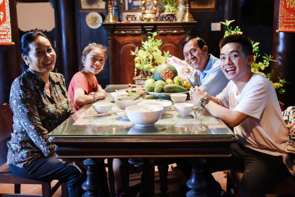 NGHE SI THANH HANG - PHO