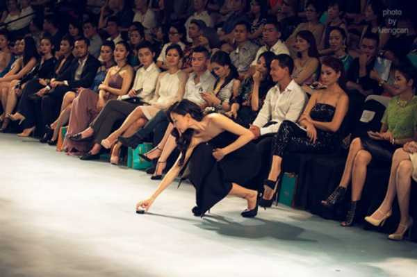 nhung-hanh-dong-don-gian-nhung-gay-sot-cua-sao-viet