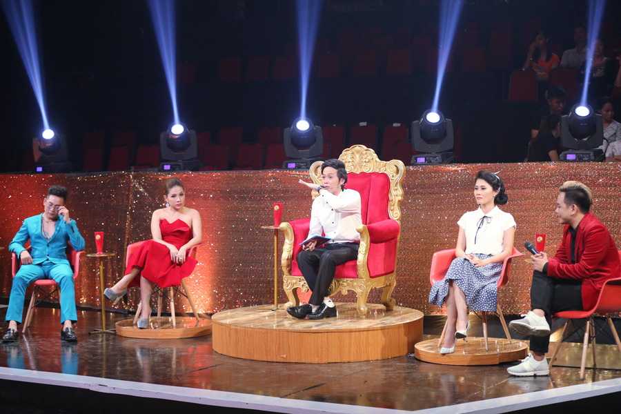 4. Giam khao HOAI LINH