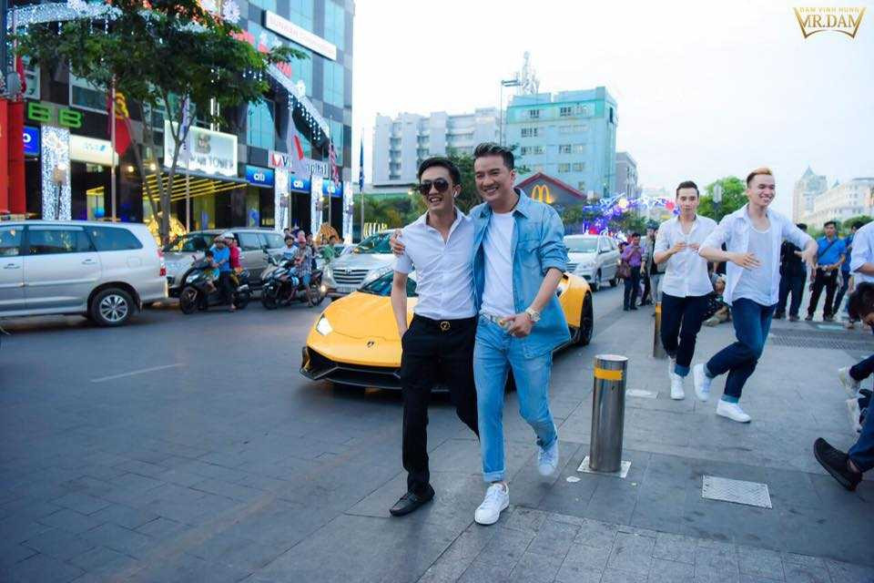 15894706_772336432942833_