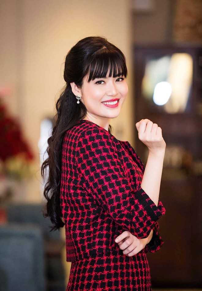 Sao Viet ke tat bat, nguoi quay quan ben gia dinh mung 1 Tet hinh anh 1