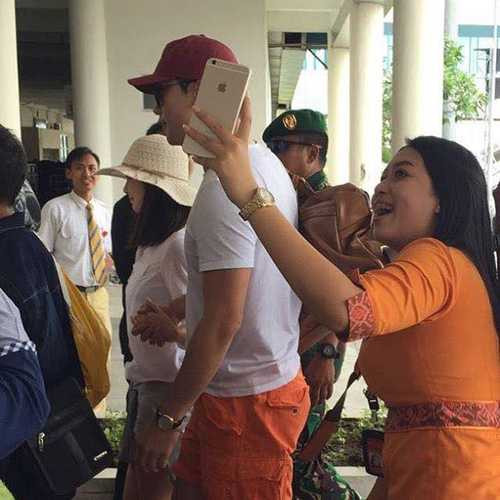 bi-rain-kim-tae-hee-nam-tay-nhau-ve-han-quoc-sau-trang-mat-7