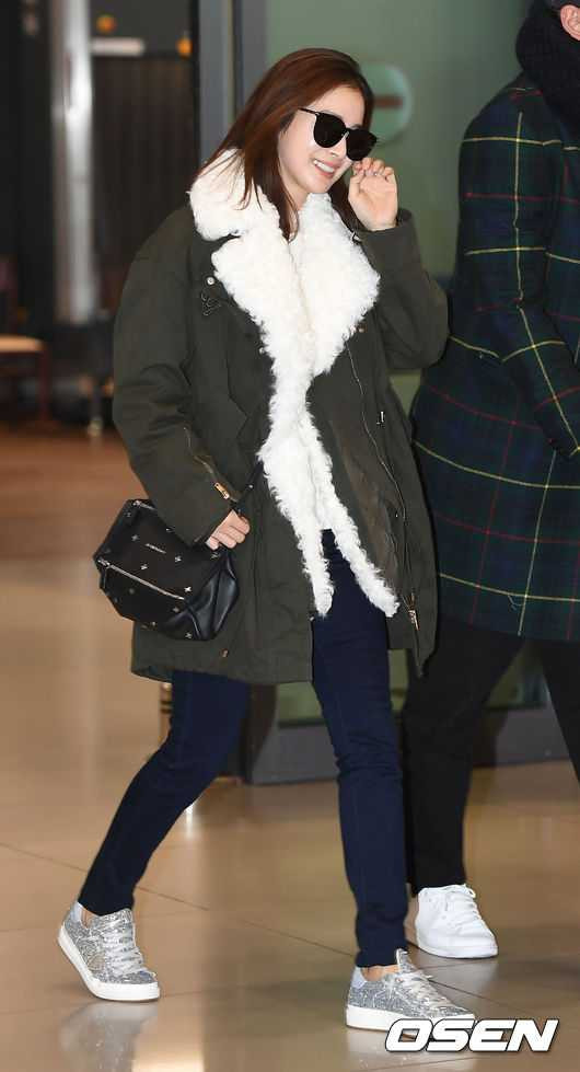 bi-rain-kim-tae-hee-nam-tay-nhau-ve-han-quoc-sau-trang-mat-3