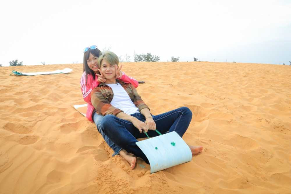 03 BUI ANH TU TO TINH VOI DIEU NHI TREN DOI CAT PHAN THIET (5)