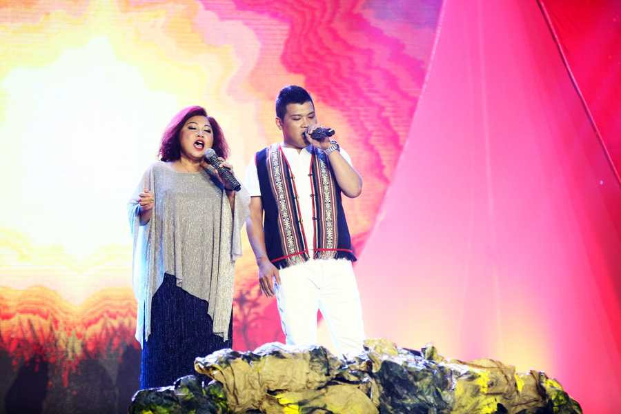 1. Siu Black va con trai