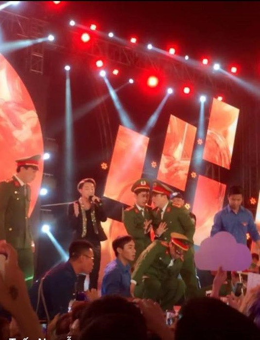 17264801_1055056051304670