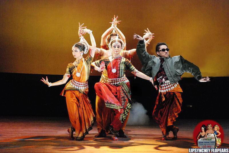 17626258_842567195892283_