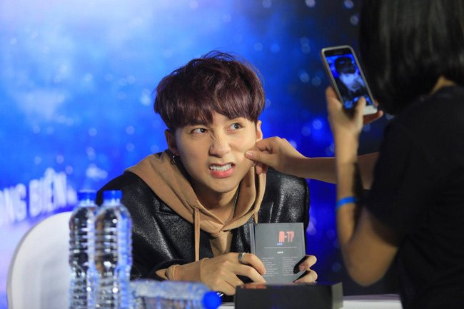 17797561-1275642759217882