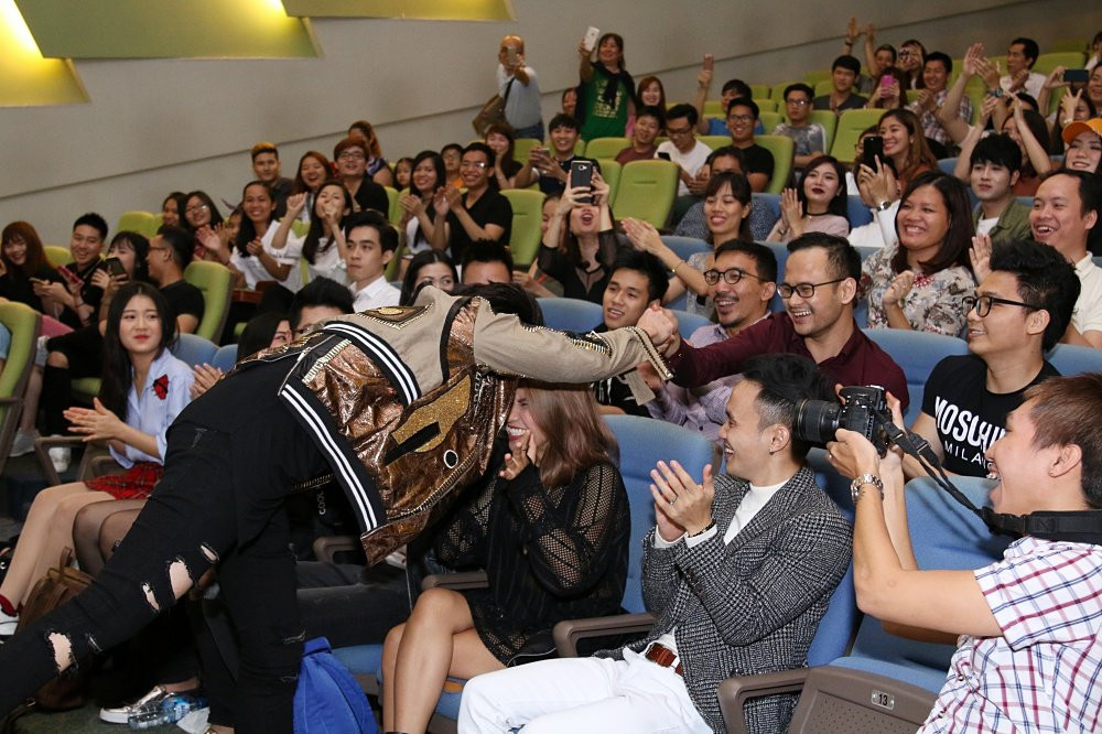 Hinh anh Noo Phuoc Thinh chieu fan het muc khien khan gia Singapore ‘ban loan’ 6