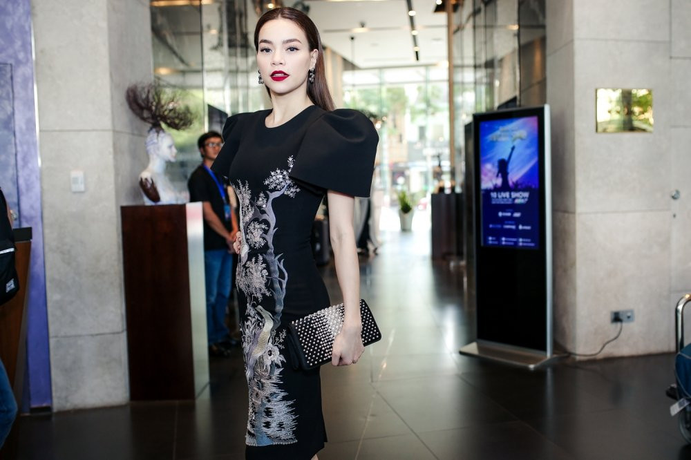 Hinh anh Ho Ngoc Ha xuat hien day sang trong, lam giam khao voi cat-xe cao ngat 5