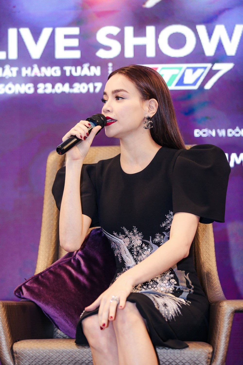 Hinh anh Ho Ngoc Ha xuat hien day sang trong, lam giam khao voi cat-xe cao ngat 8