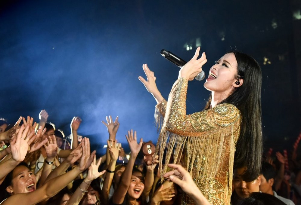 Hinh anh Dong Nhi long lay nhan giai top “50 nguoi phu nu anh huong nhat Viet Nam’ 7