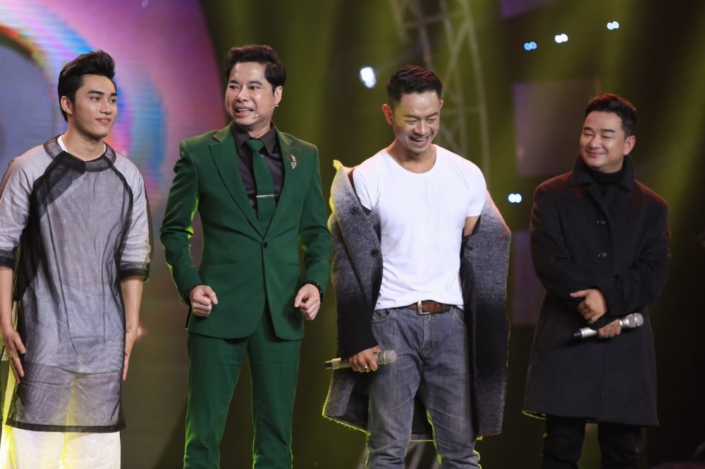 Hinh anh Ngoc Son yeu cau thi sinh nam coi ao khoe body tren san khau 4