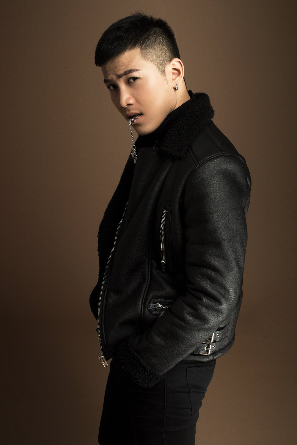 Hinh anh Mai Tien Dung ra mat single dau tien tai Viet Nam