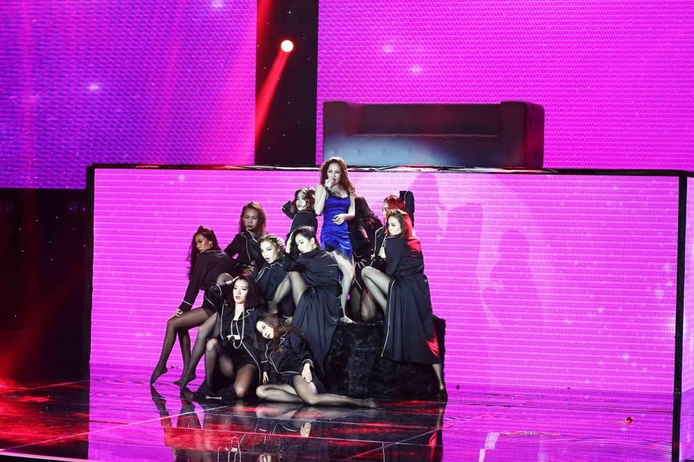 Hinh anh ‘Nong mat’ ngam Bao Anh mac do ngu len san khau 6