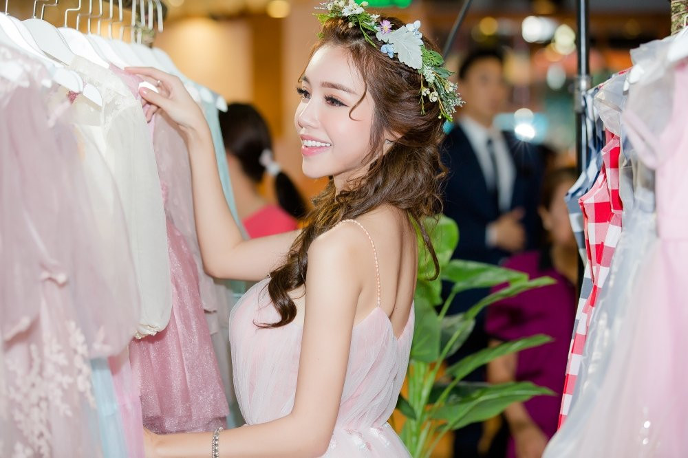 Hinh anh Elly Tran bat ngo tiet lo ‘con thu 3’ sau chi em Cadie Moc Tra 7