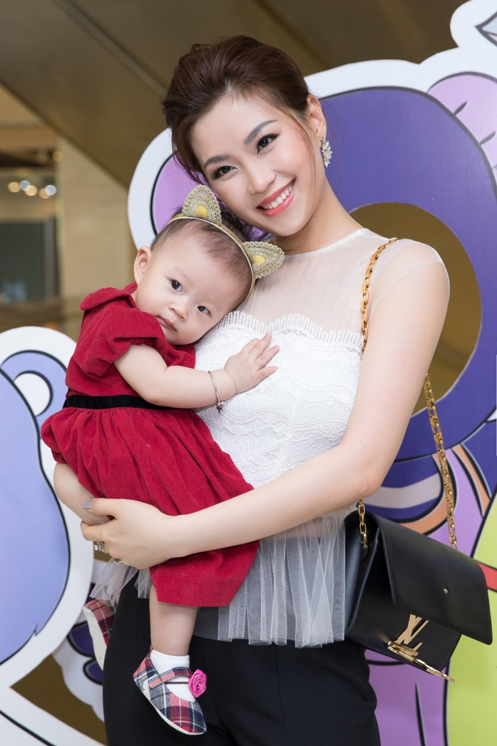 Hinh anh Ngo ngang voc dang sau sinh cua A hau Diem Trang 3