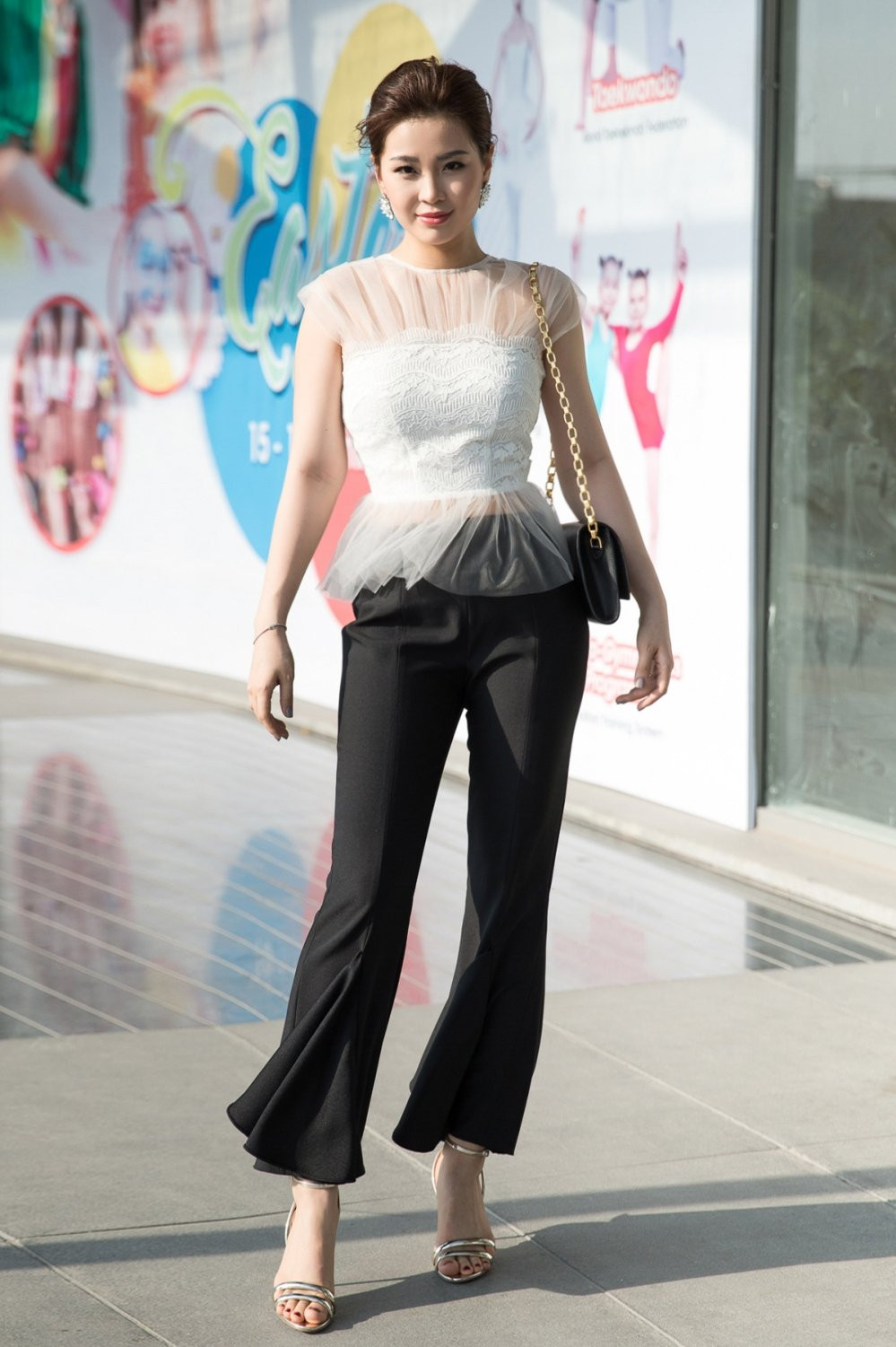 Hinh anh Ngo ngang voc dang sau sinh cua A hau Diem Trang 7