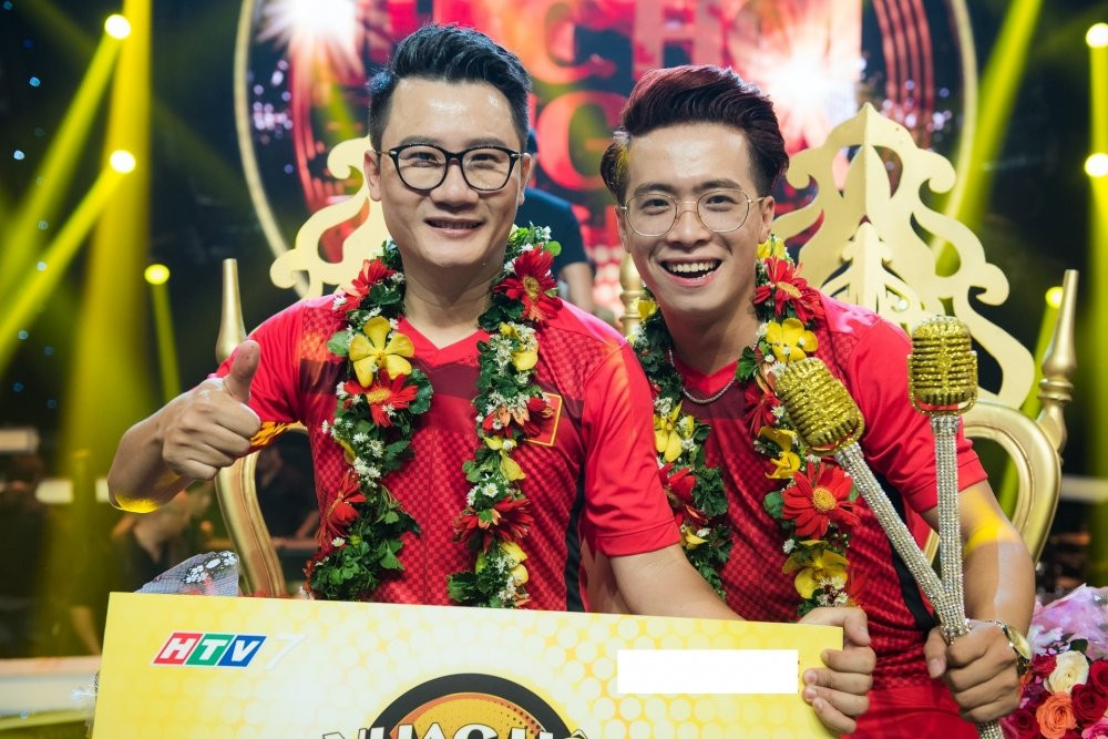 Hinh anh Hoang Bach – Khanh Long ‘lot do’ gianh ngoi vi Quan quan 'Nhac hoi song ca'