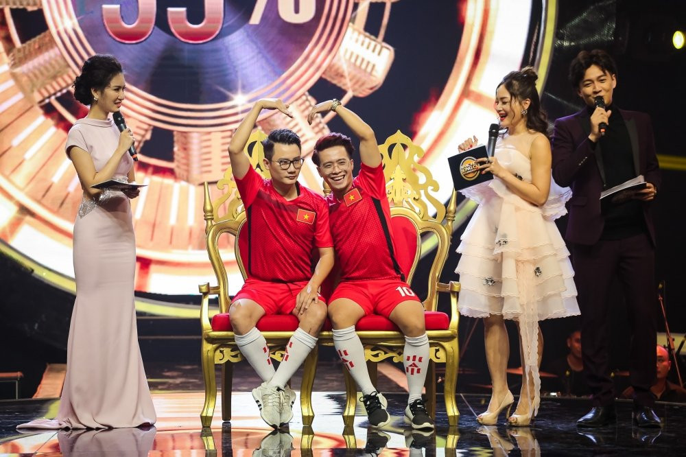 Hinh anh Hoang Bach – Khanh Long ‘lot do’ gianh ngoi vi Quan quan 'Nhac hoi song ca' 4