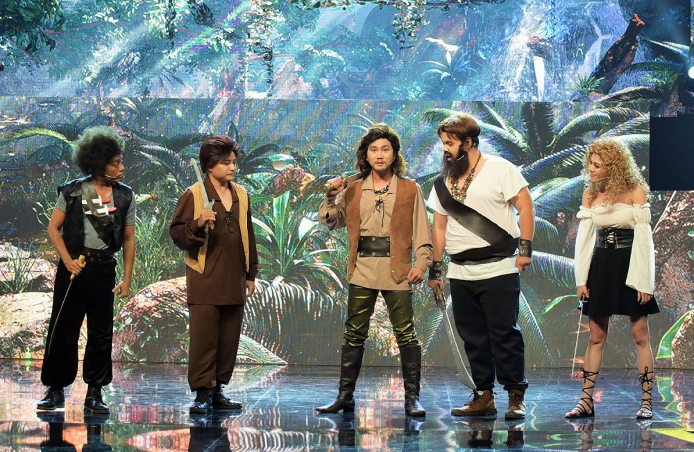 Hinh anh Hoai Linh bat ngo bi bien thanh tro dien 10