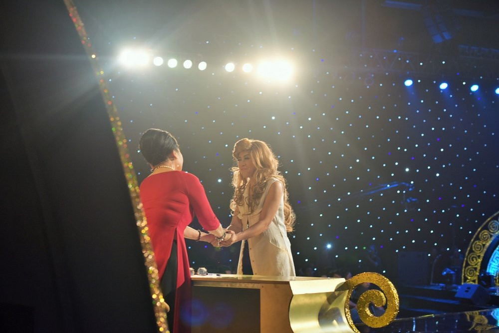 Hinh anh Hoai Linh bat ngo bi bien thanh tro dien 6