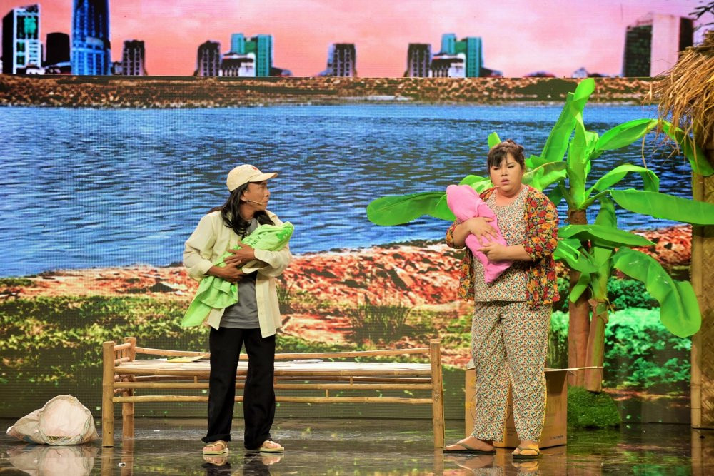 Hinh anh Hoai Linh bat ngo bi bien thanh tro dien 9